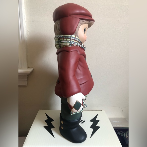 Beautiful Vintage Hand Painted Boy in Winter Attire Statue - Picture 6 of 12
